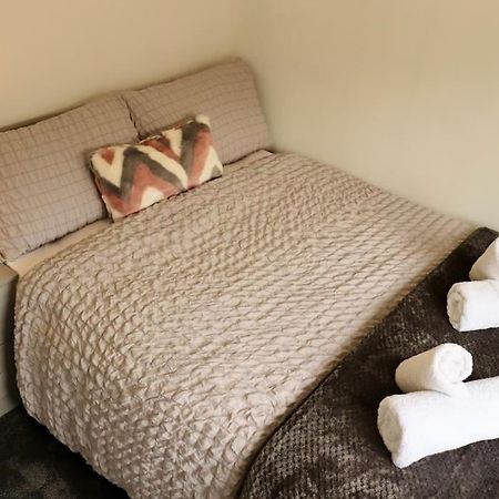 לידס Charming 3 Bedroom Property Free Wifi & Parking מראה חיצוני תמונה