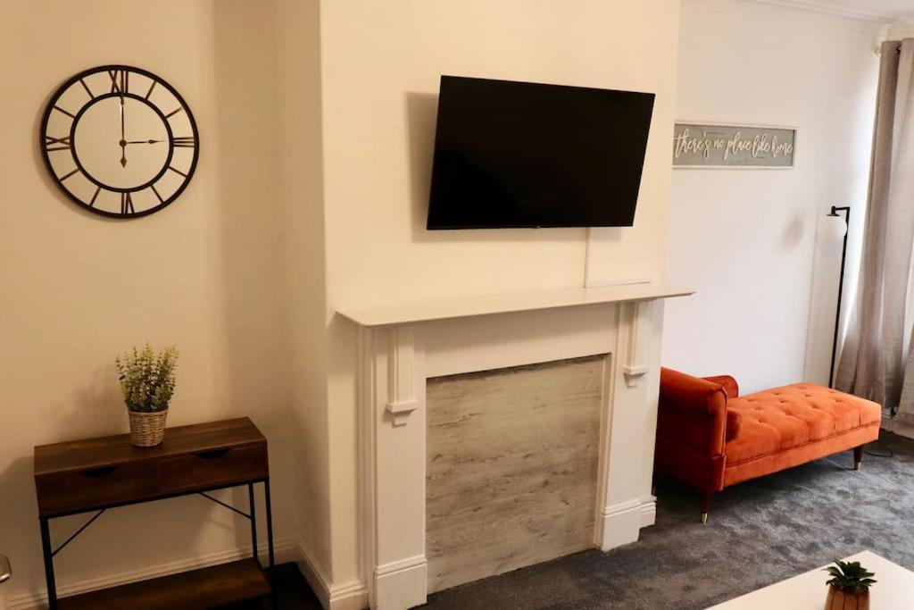 לידס Charming 3 Bedroom Property Free Wifi & Parking מראה חיצוני תמונה