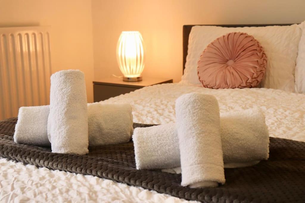 לידס Charming 3 Bedroom Property Free Wifi & Parking מראה חיצוני תמונה