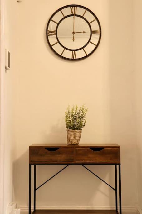 לידס Charming 3 Bedroom Property Free Wifi & Parking מראה חיצוני תמונה