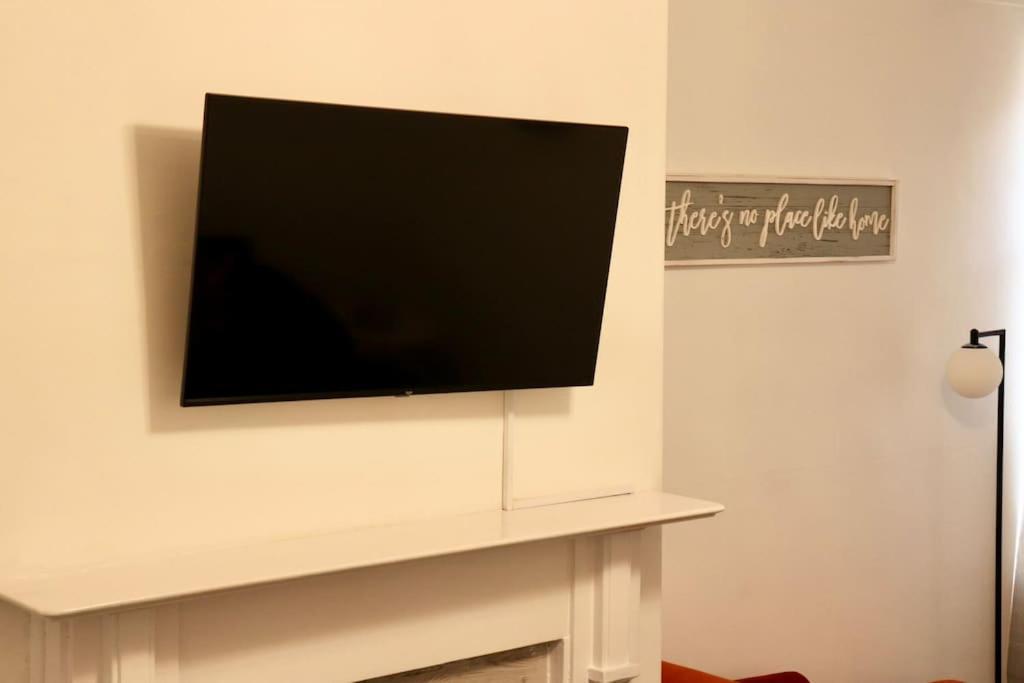 לידס Charming 3 Bedroom Property Free Wifi & Parking מראה חיצוני תמונה