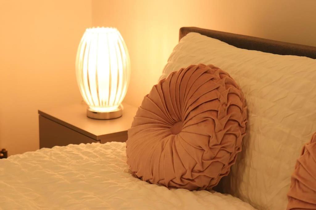 לידס Charming 3 Bedroom Property Free Wifi & Parking מראה חיצוני תמונה