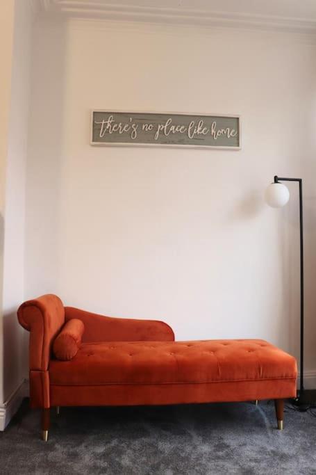 לידס Charming 3 Bedroom Property Free Wifi & Parking מראה חיצוני תמונה
