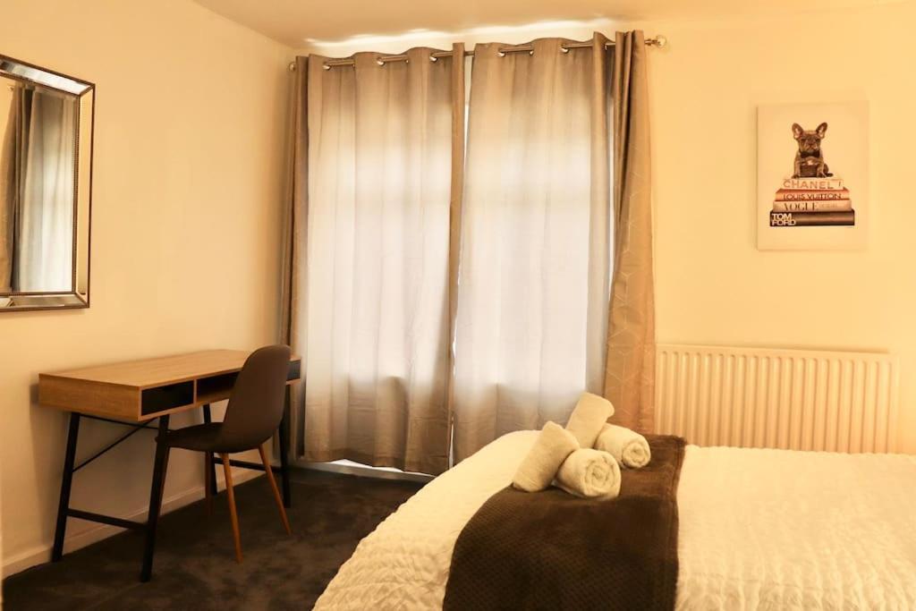לידס Charming 3 Bedroom Property Free Wifi & Parking מראה חיצוני תמונה