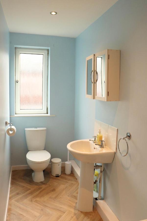 לידס Charming 3 Bedroom Property Free Wifi & Parking מראה חיצוני תמונה